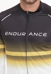 Schwarzes und gelbes Farbverlauf-Radtrikot mit Reißverschluss, versehen mit dem Text "ENDURANCE", kurzen Ärmeln und horizontalem Streifenmuster.