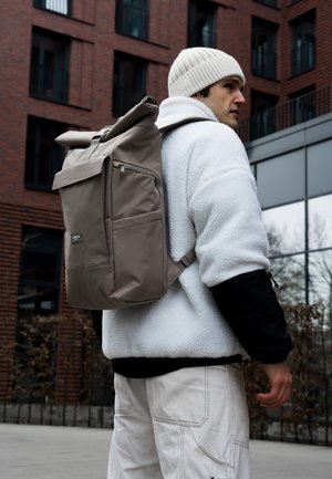 NO 4 LARGE - Mochila - gravel
