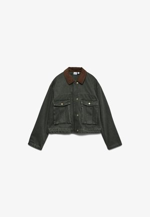 Cropped denim jacket in dark green with a brown corduroy collar, two front pockets with flaps, and button closure. Features contrasting stitching.