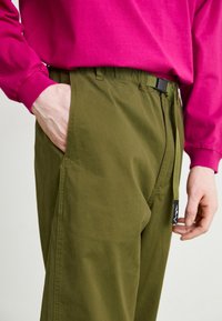 Manastash FLEX CLIMBER WIDE LEG - Pantalon classique - oliv