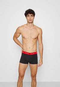 Calvin Klein Underwear LOW RISE TRUNK STRETCH 3 PACK - Bokserit - black