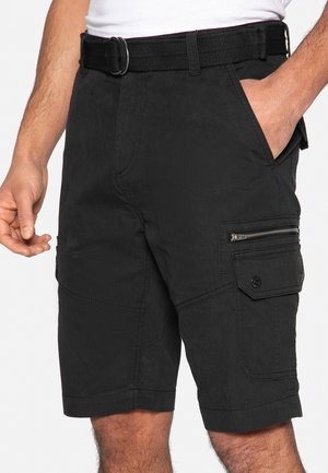 Schwarze Cargo-Shorts aus strapazierfähigem Material, ausgestattet mit einem Gürtel, Seitentaschen und einer Reißverschlusstasche am Oberschenkel für zusätzlichen Stauraum.