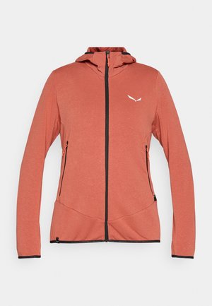 Μπουφάν με κουκούλα σε κοραλλί ροζ, κατασκευασμένο από υφασμάτινη υφή. Διαθέτει πλήρη φερμουάρ μπροστά, μαύρες λεπτομέρειες και πλαϊνές τσέπες με κλεισίματα φερμουάρ.