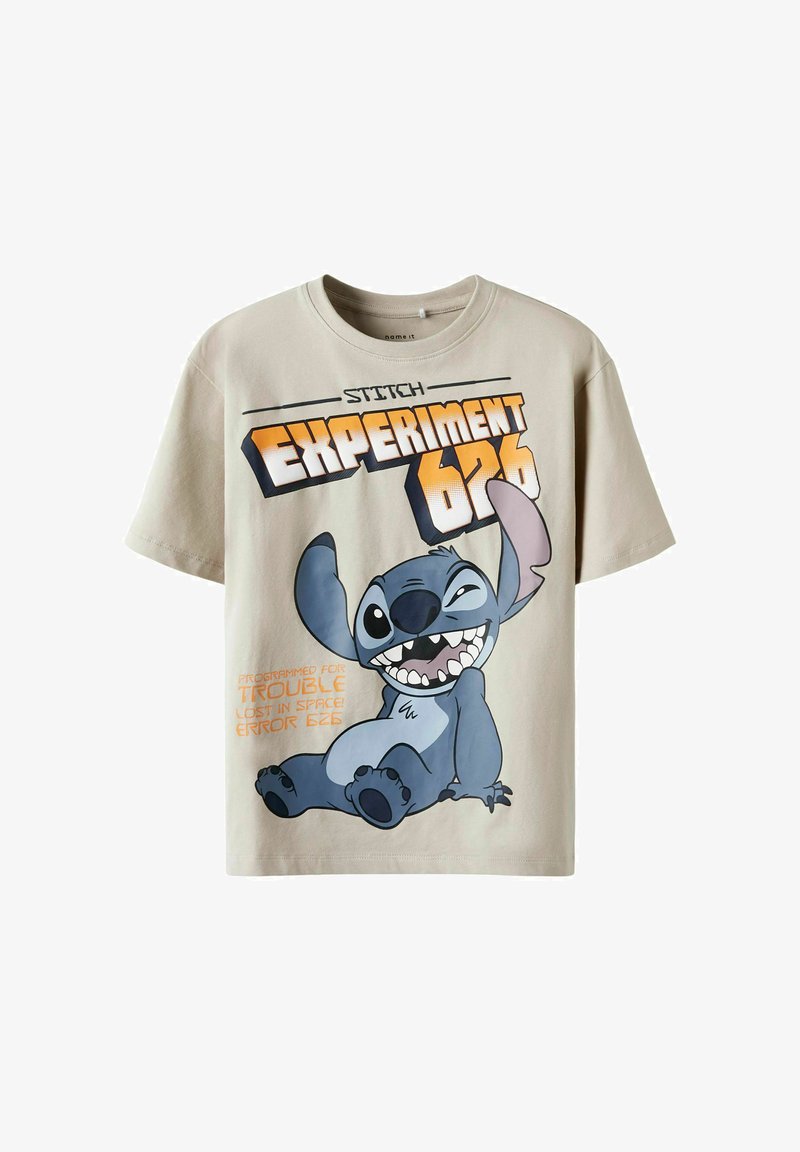 Grijze katoenen t-shirt met een grote Stitch-afbeelding. De tekst luidt "EXPERIMENT 626" in vet zwart en oranje, met daaronder aanvullende kleinere tekst.