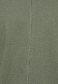 Replay T-shirt básica - grün