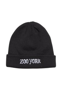 Fekete kötött sapka hajtott peremmel és fehér hímzett felirattal az elején, ami "ZOO YORK" feliratot tartalmaz. Puha tapintás, szoros illeszkedés.