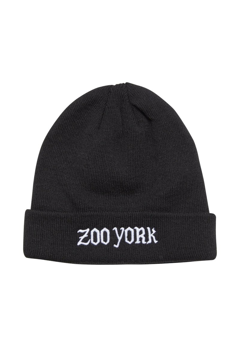 Fekete kötött sapka hajtott peremmel és fehér hímzett felirattal az elején, ami "ZOO YORK" feliratot tartalmaz. Puha tapintás, szoros illeszkedés.