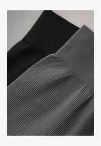 Geselecteerd, black grey