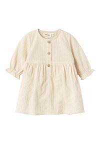 Krämfärgad babysklänning med långa ärmar, tre träknappar framtill och en plisserad kjoldetalj.