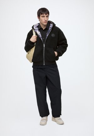 Carlo Colucci, REVERSIBLE TEDDY HOODIE - Sweatjakke - black