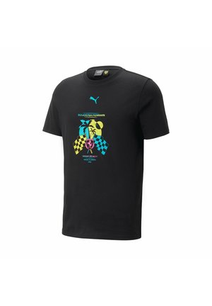 Czarny T-shirt Puma z kolorową grafiką Miami Beach, palmami, flagami wyścigowymi, logo Ferrari i tekstem "Scuderia Ferrari" z przodu.
