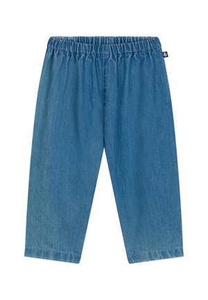 Pantaloni din denim albastru deschis cu talie elastică, picioare drepte și un mic etichetă laterală pe partea dreaptă a taliei.