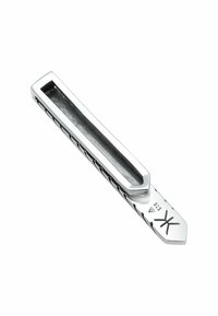 Clipsă pentru cravată din argint sterlin, cu formă rectangulară, finisaj lustruit și model gravat. Are un design îngust cu vârf ascuțit.