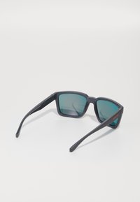 Arnette PLOT TWIST UNISEX - Päikeseprillid - medioum grey
