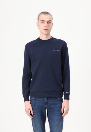 Felpa blu navy in cotone, presenta un collo rotondo, maniche lunghe e un piccolo logo sul lato sinistro del petto. Polsi e orlo a costine.