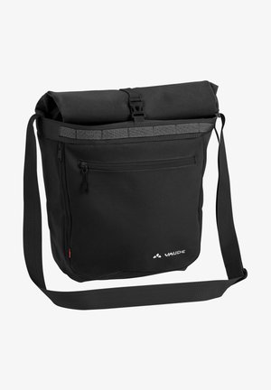 Sac messager noir avec un design enroulable, une sangle ajustable, une poche zippée à l'avant, un matériau imperméable et des accents réfléchissants. Logo en bas.