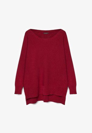Czerwony dzianinowy sweter z szerokim dekoltem, długimi rękawami i luźnym fasonem. Charakteryzuje się warstwowym wykończeniem dołu oraz fakturowaną tkaniną.