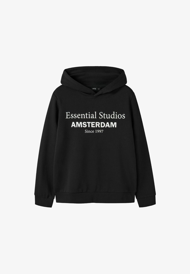 Felpa nera in cotone con tasca a marsupio frontale, cappuccio regolabile con cordino e testo stampato bianco: "Essential Studios AMSTERDAM Dal 1997."