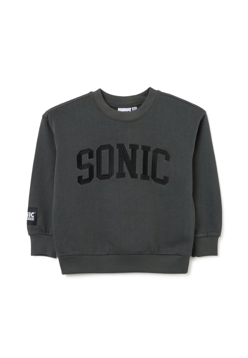 Sudadera gris con "SONIC" en gran bordado negro en la parte frontal. Cuenta con puños y dobladillo acanalados y un pequeño parche de marca en la manga.
