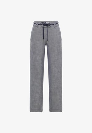 Vaaleanharmaat pellavasekoitehousut, väljällä istuvuudella, nauhakiristyksellä vyötäröllä ja hienovaraisella tekstuurilla. Nauhan päissä metalliset yksityiskohdat.