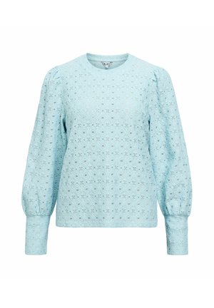 Blusa azul claro con mangas largas abullonadas, tejido texturizado con pequeños motivos florales y escote redondo.