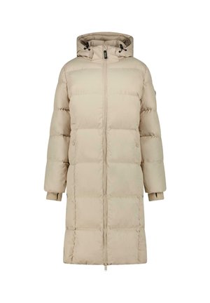 Beige lange gewatteerde winterjas met capuchon, rits aan de voorkant en zijzakken, ontworpen voor warmte en bescherming tegen koude.