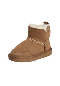 Botte d'hiver en daim marron avec coutures apparentes, doublure en fourrure blanche douce, et semelle en caoutchouc, conçue pour la chaleur et le confort.