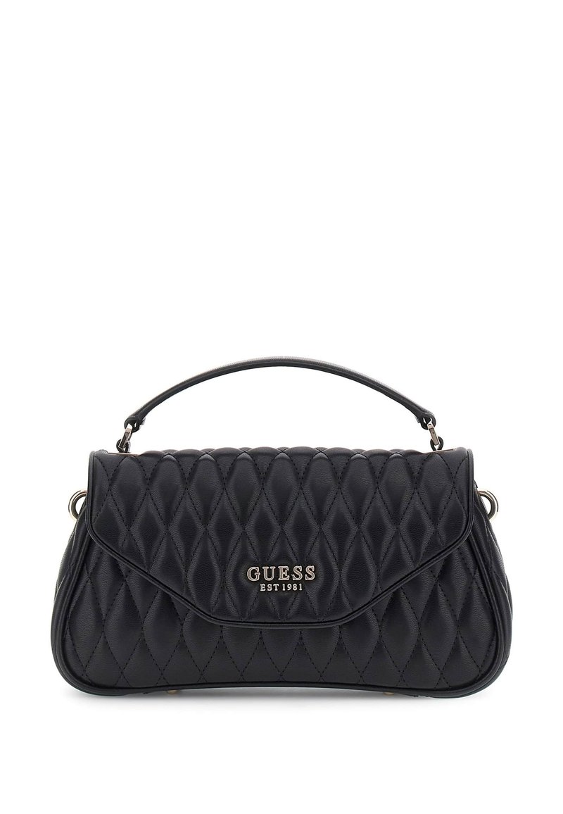 Borsa a tracolla nera in pelle trapuntata con manico superiore, chiusura a pattina e logo argentato "GUESS EST 1981" sul davanti.