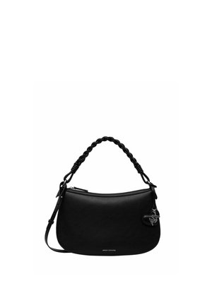 Bolso de hombro negro de cuero con asa trenzada, cierre de cremallera, charm en forma de corazón y pequeño logo de "Armani Exchange" en el frente.