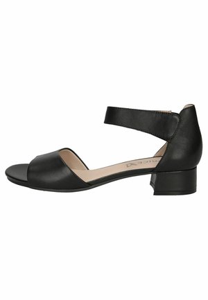 Sandale en cuir noir avec bout ouvert et bride au niveau de la cheville, dotée d'un talon bas et carré et d'une texture lisse.