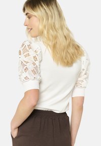 LolaLiza Apdrukāts T-krekls - optical white