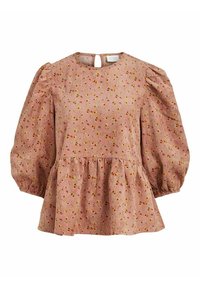 Blouse rose fleurie avec manches trois-quarts bouffantes, encolure ronde, taille froncée et fermeture par bouton goutte au dos.