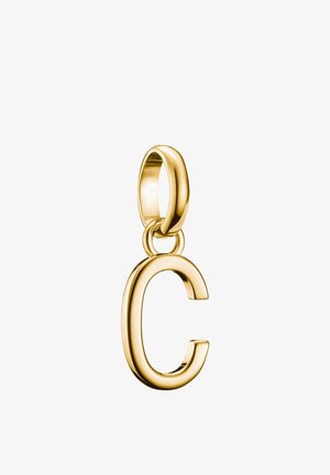 Goldbeschichteter Buchstaben "C" Anhänger mit glatter, glänzender Oberfläche und abgerundeten Kanten, verbunden durch einen runden Ösenanhänger oben.