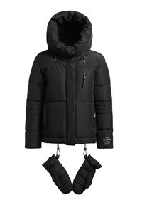 Chaqueta acolchada negra con capucha desmontable, bolsillo en el pecho con cremallera y puños elásticos. Incluye manoplas a juego. Textura lisa y ligeramente brillante.