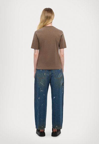 Filippa K MOCK NECK TEE - Camiseta básica - driftwood