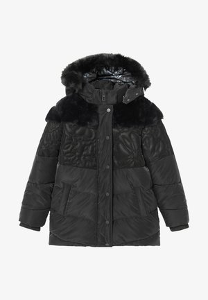 Schwarze Daunenjacke mit einer Kapuze aus Kunstpelz, gestepptem Blumenmuster auf den Schultern, Druckknöpfen und zwei Fronttaschen. Glatte Textur.