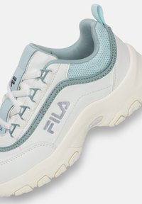 Fila STRADA LOGO - Zapatillas - white/blue glow/marshmallow