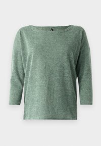 Groen, loszittend gebreid shirt met driekwartmouwen en een wijde halslijn. Het gestructureerde materiaal creëert een subtiel patroon door het hele shirt.
