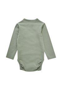 Langærmet baby bodystocking i blødt, afdæmpet grøn bomuld. Har rund halsudskæring og sammenrullede detaljer forneden for en tætsiddende pasform.