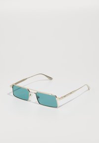 Valitud, light gold-coloured