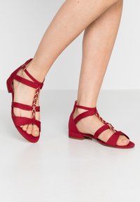 Tamaris Riemensandalette - lipstick