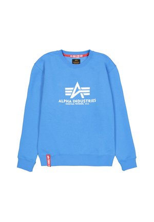 Modra dukserica s okruglim izrezom, izrađena od unaprijed pripremljene mješavine pamuka, s bijelim logom "Alpha Industries" i crvenom oznakom na lijevom rubu. Mekana tekstura, ležeran kroj.
