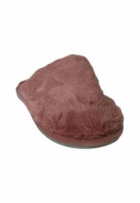 Zapatilla de casa rosa y peluda con una textura suave y aterciopelada, y una forma redondeada. Presenta una suela gris con un detalle mínimo.