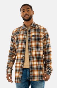 Camisa de franela de cuadros en colores naranja, marino y crema; estilo de botones; bolsillo en el pecho; mangas largas; hecha de material suave.