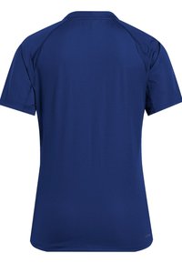 Camiseta atlética de manga corta en color azul marino con textura suave, cuello redondo y mangas raglán. Tejido ligero adecuado para deportes.