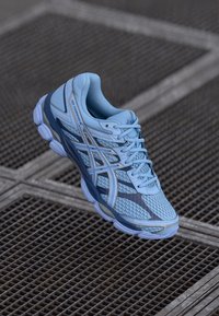 ASICS SportStyle GEL CUMULUS 16 UNISEX - Tenisice - stone wash/independence blue