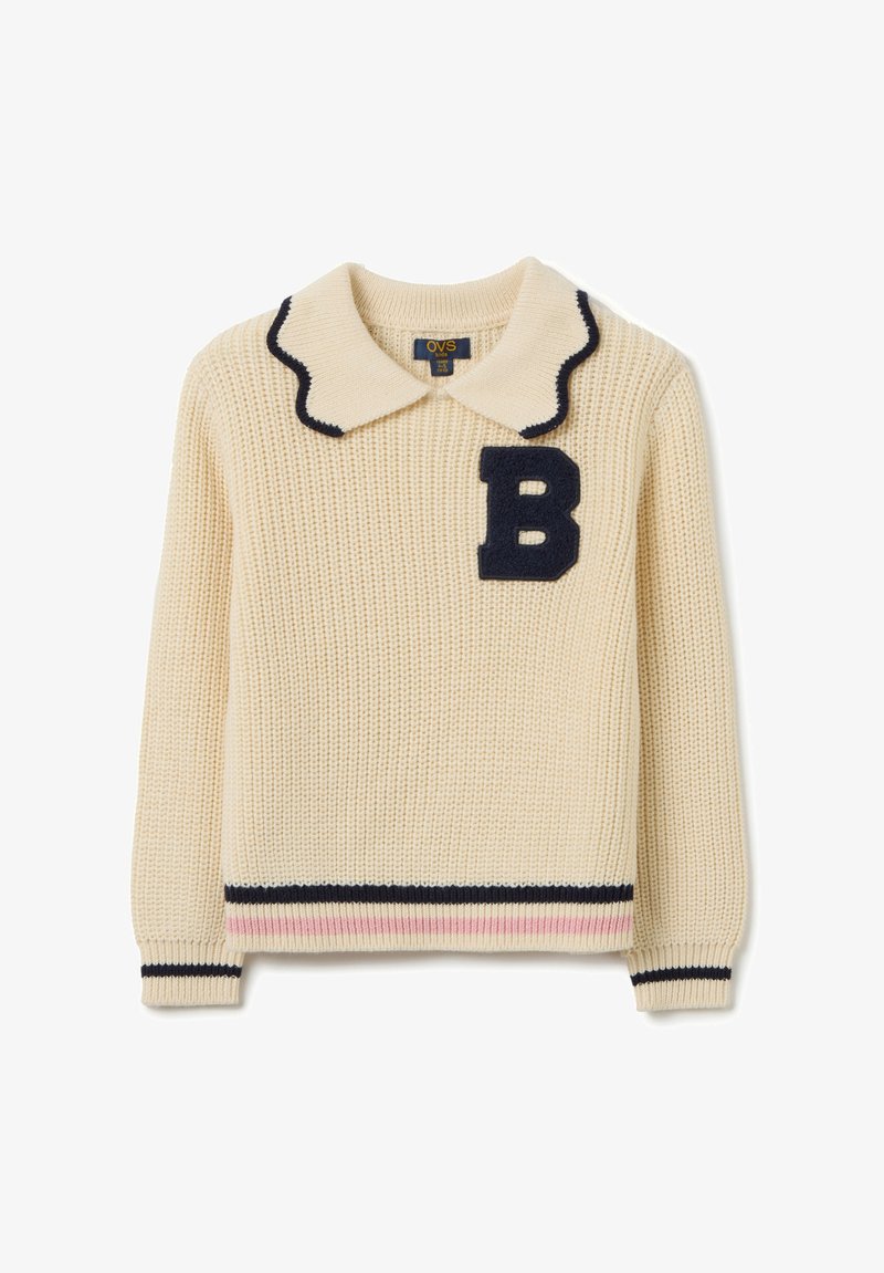 Cremfarbener Strickpullover mit einem marineblauen gewellten Kragen, einem gefilzten "B"-Patch und einem blau-rosa gestreiften Saum. Texturiertes Material mit gerippten Bündchen.