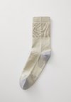 PERFORMANCE RUN CREW LITE SHOW UNISEX - Sports socks - putty