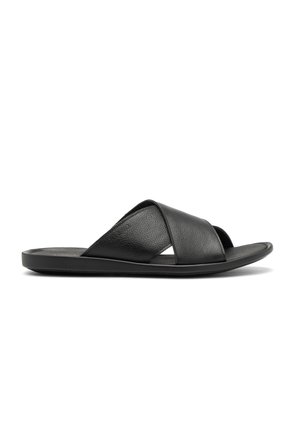 Sandale din piele neagră cu design cu curea încrucișată, textură netedă și talpă plată minimalistă.
