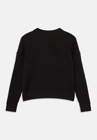 Pulover tricotat negru, cu un model în coloană, guler rotund larg și tivuri și manșete ribbate. Vederea din spate evidențiază mânecile lungi și țesătura texturată.